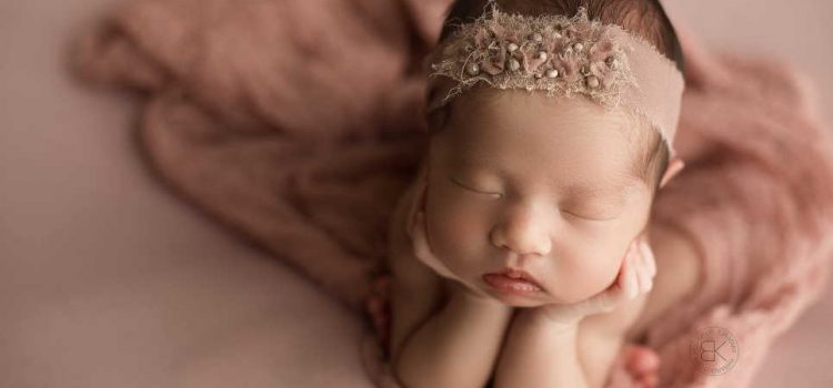 Method To Prepare A Newborn For A Photoshoot